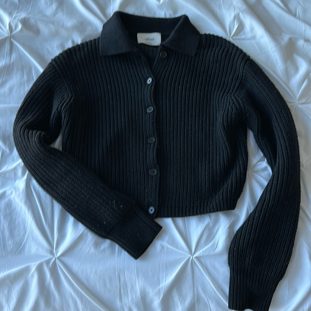 Aritzia Wilfred cropped cardigan. Black, size small. Merino wool